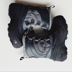 The north face snow boots kids size 1